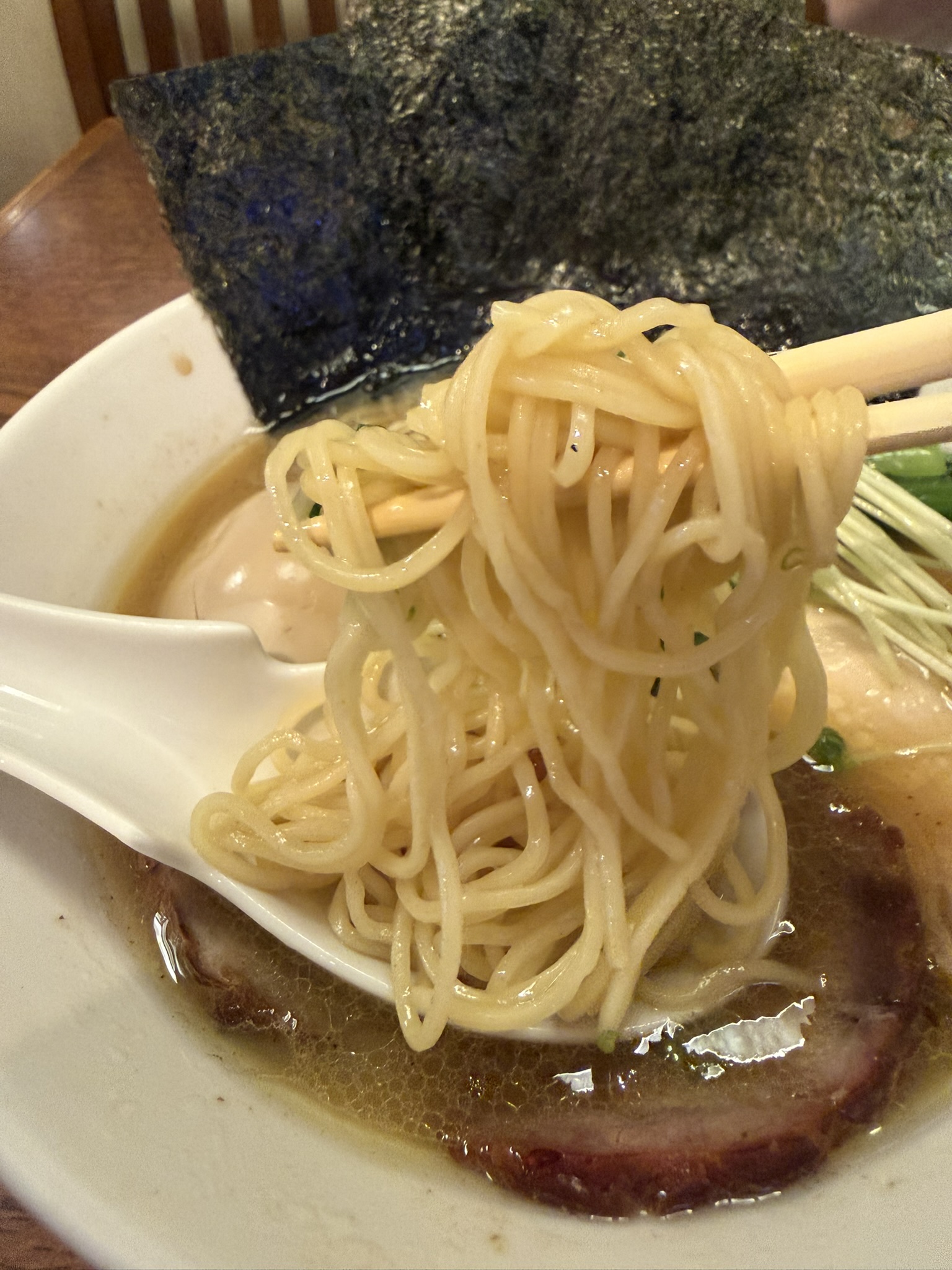 麺家 香暖の鯛の白湯らーめんのコシのある細麺