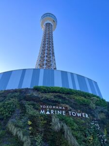 横浜マリンタワー外観
