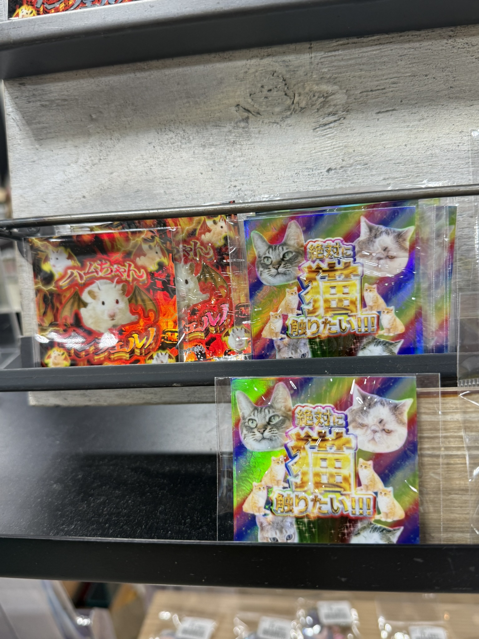 昭和平成レトロEXPOで販売されているカラフルなレトログッズ