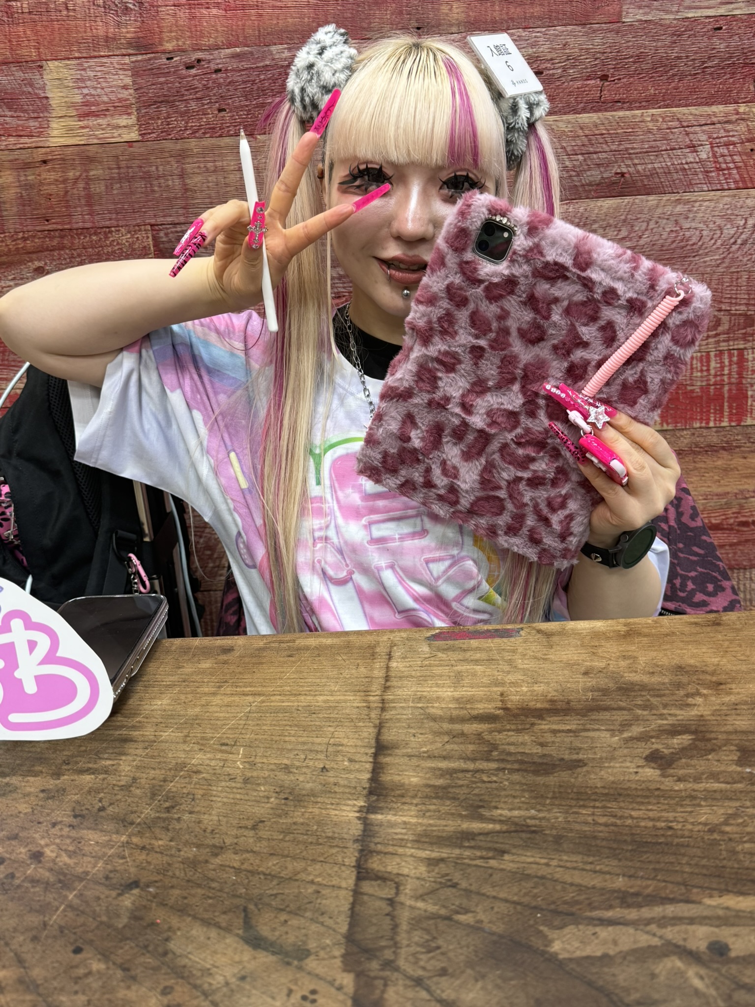 さむかわさんの作品が並ぶブース